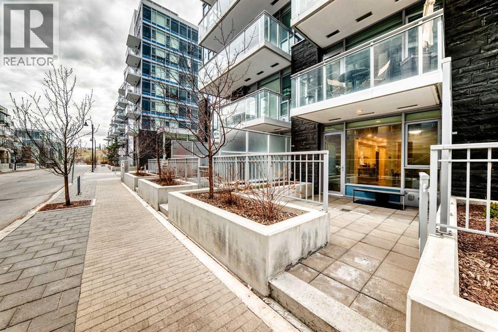 #104 108 Waterfront Court SW - 43