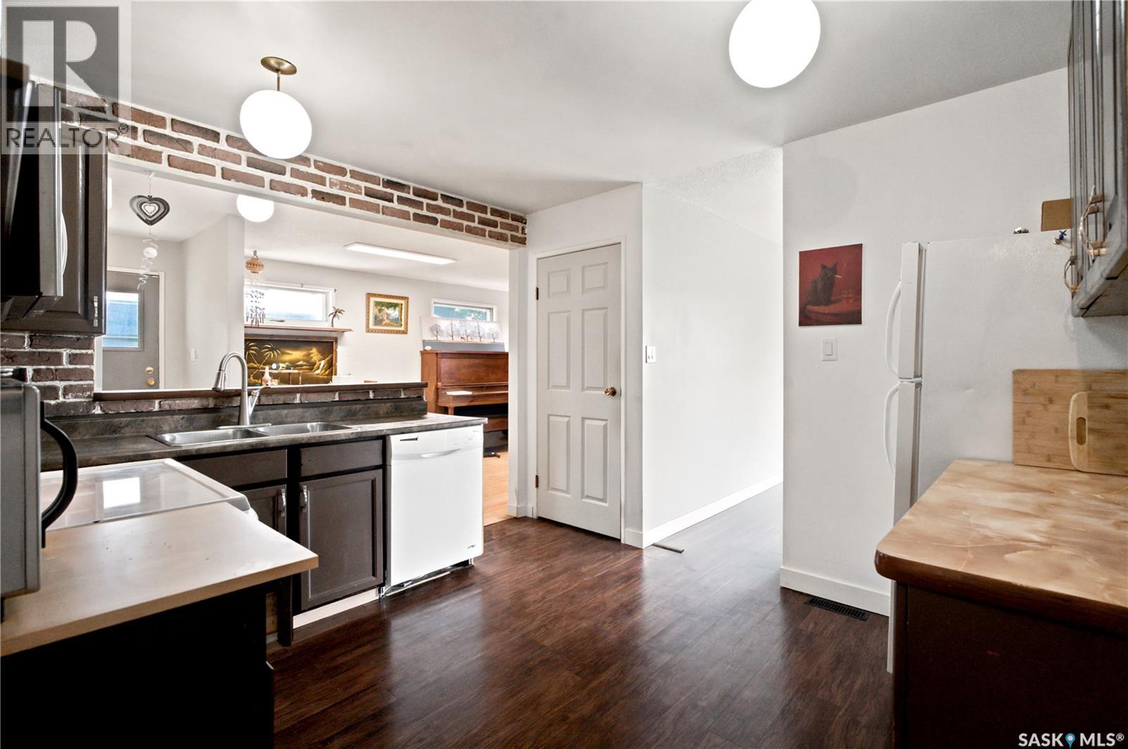 310 Douglas CRESCENT - Image 11