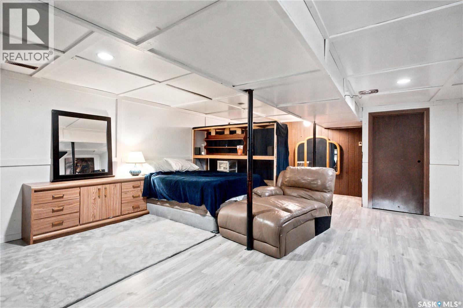 310 Douglas CRESCENT - Image 31