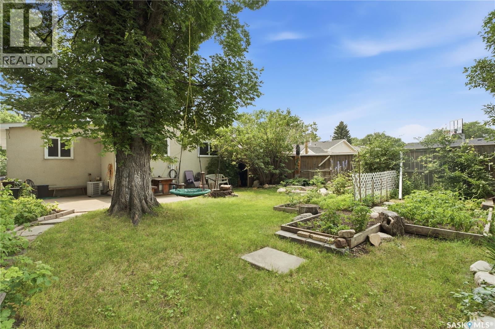 310 Douglas CRESCENT - Image 38