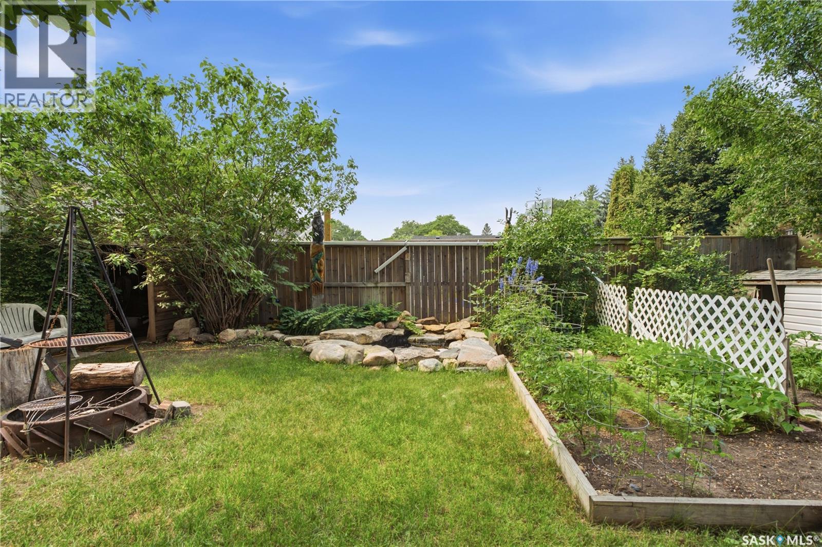 310 Douglas CRESCENT - Image 39