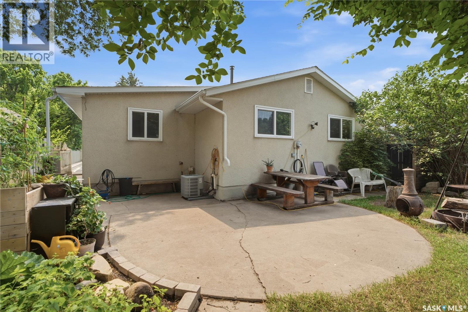 310 Douglas CRESCENT - Image 40