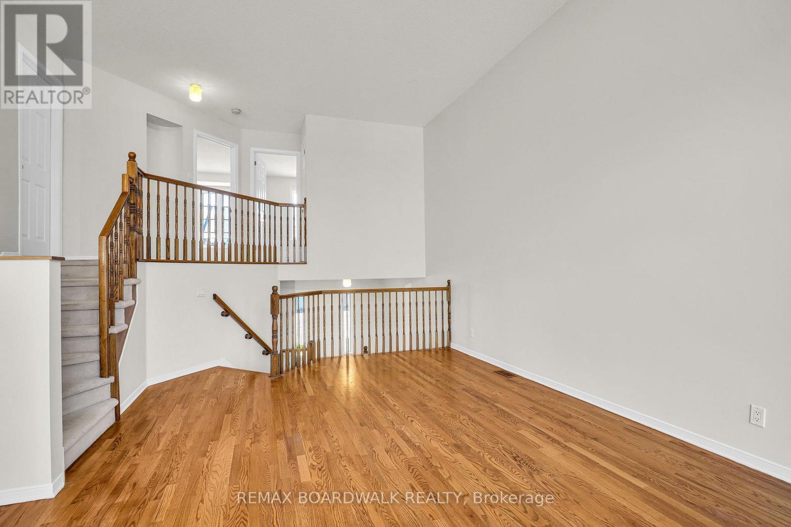3 Bed, 3 Bath House for Sale in Ottawa – 5 MAPLE PARK PRIVATE, Ottawa – MLS# X13653584 - Image 11