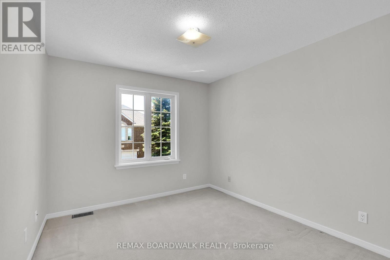 5 MAPLE PARK PRIVATE - 25
