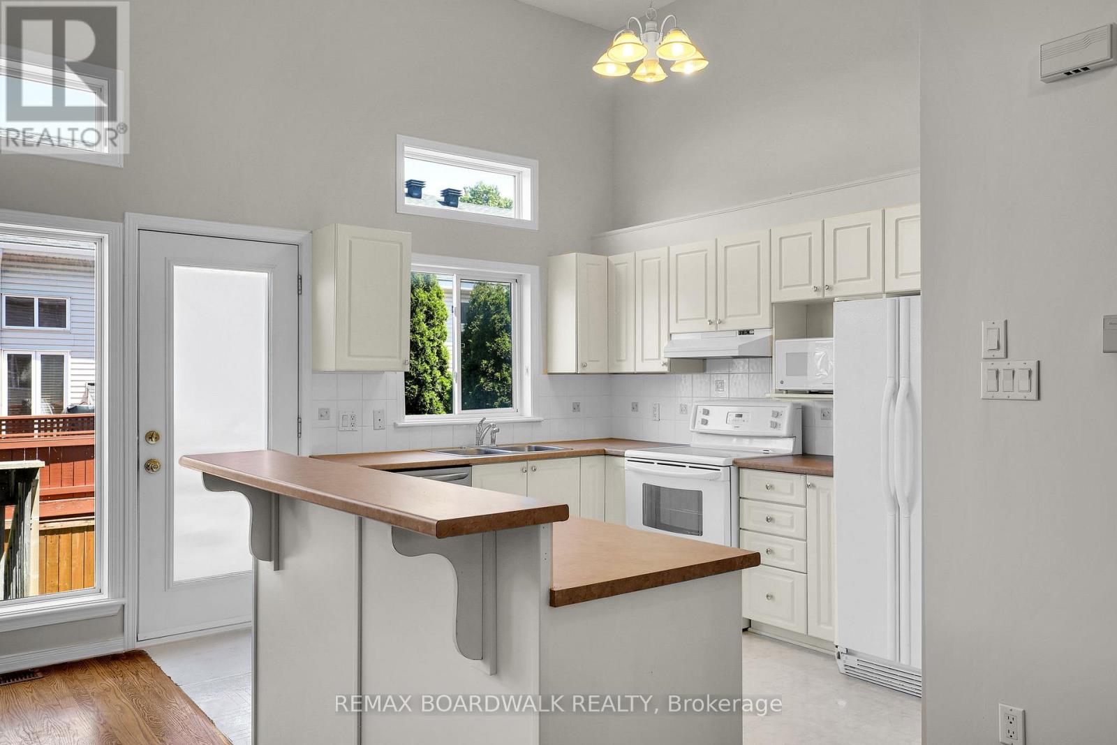 5 MAPLE PARK PRIVATE - 4
