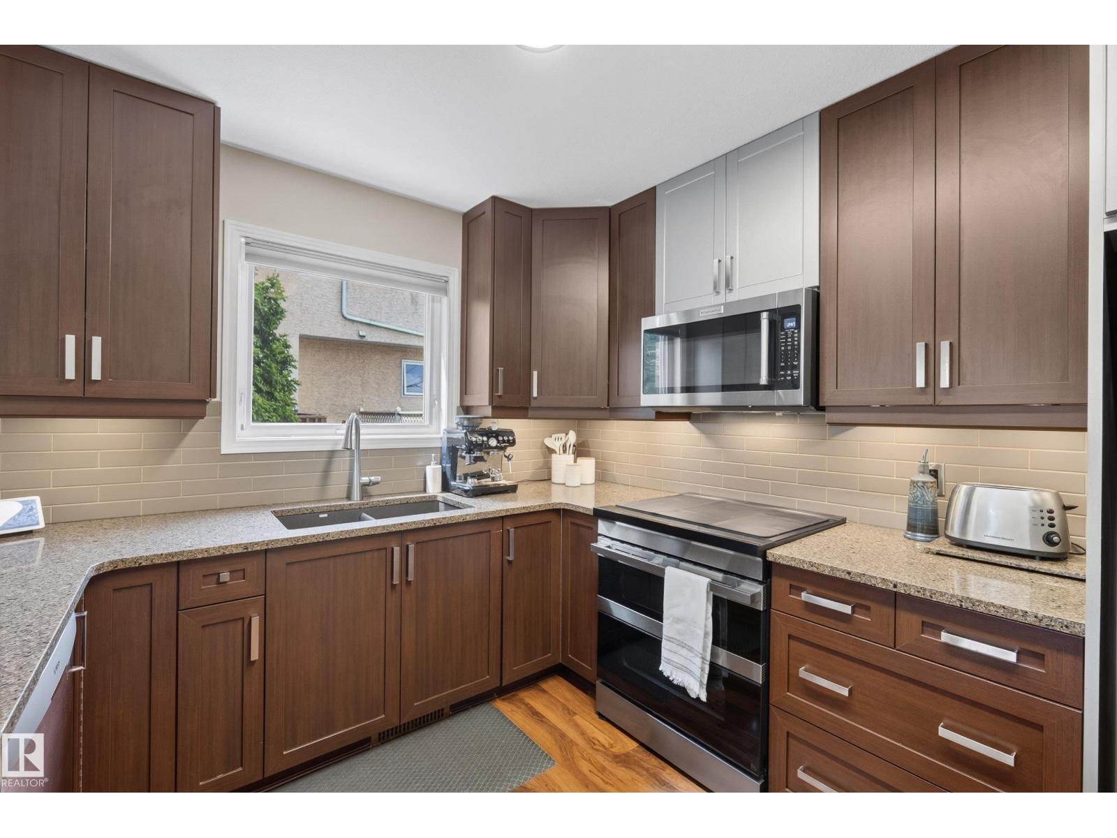 10746 University AV NW - Image 17