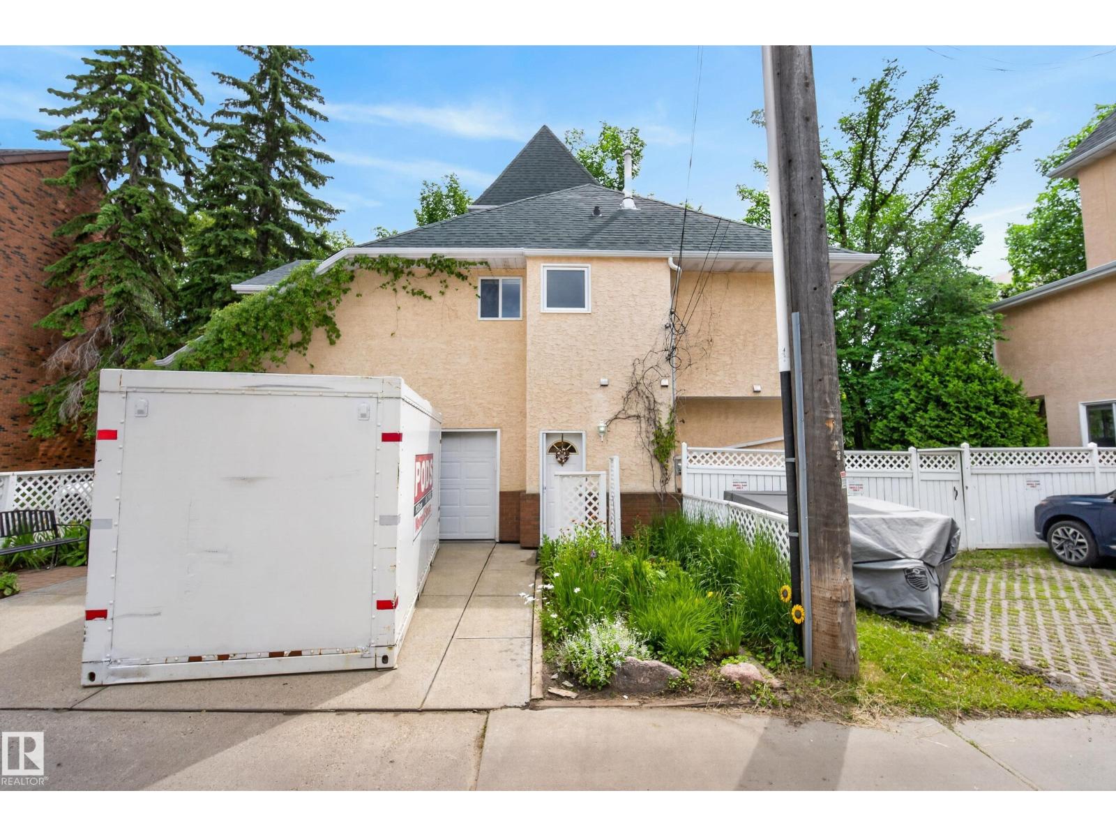 10746 University AV NW - Image 49