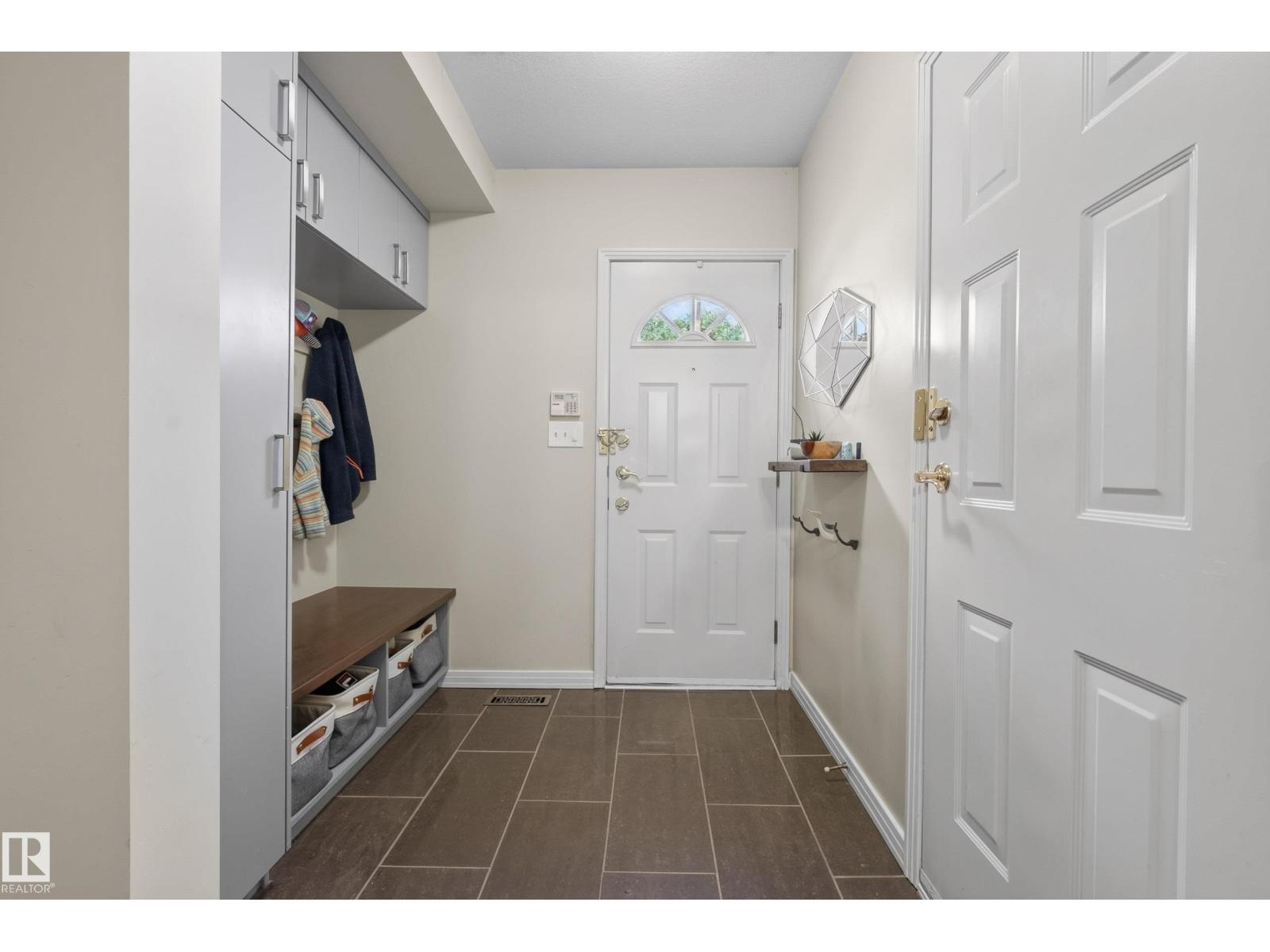 10746 University AV NW - Image 21