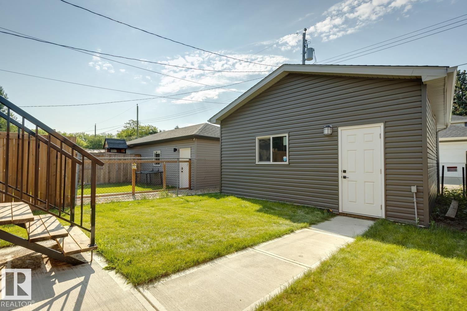 10531 67 AV NW NW - Photo 49