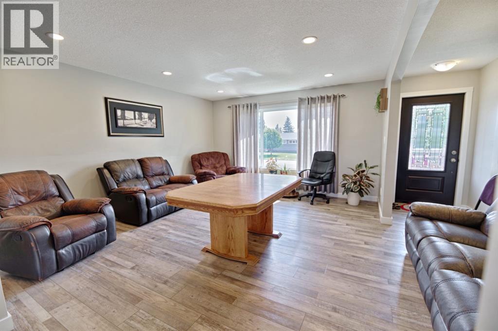 946 3 Avenue - Image 8