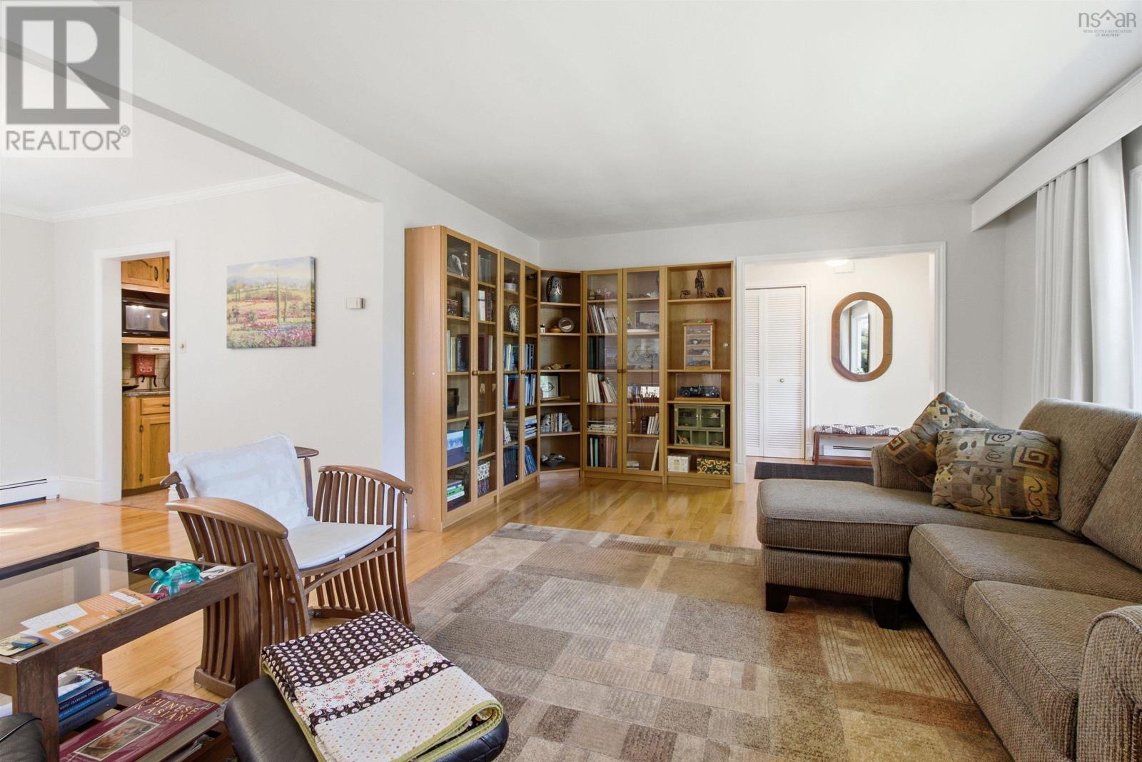 8 Lakeview Drive - 8