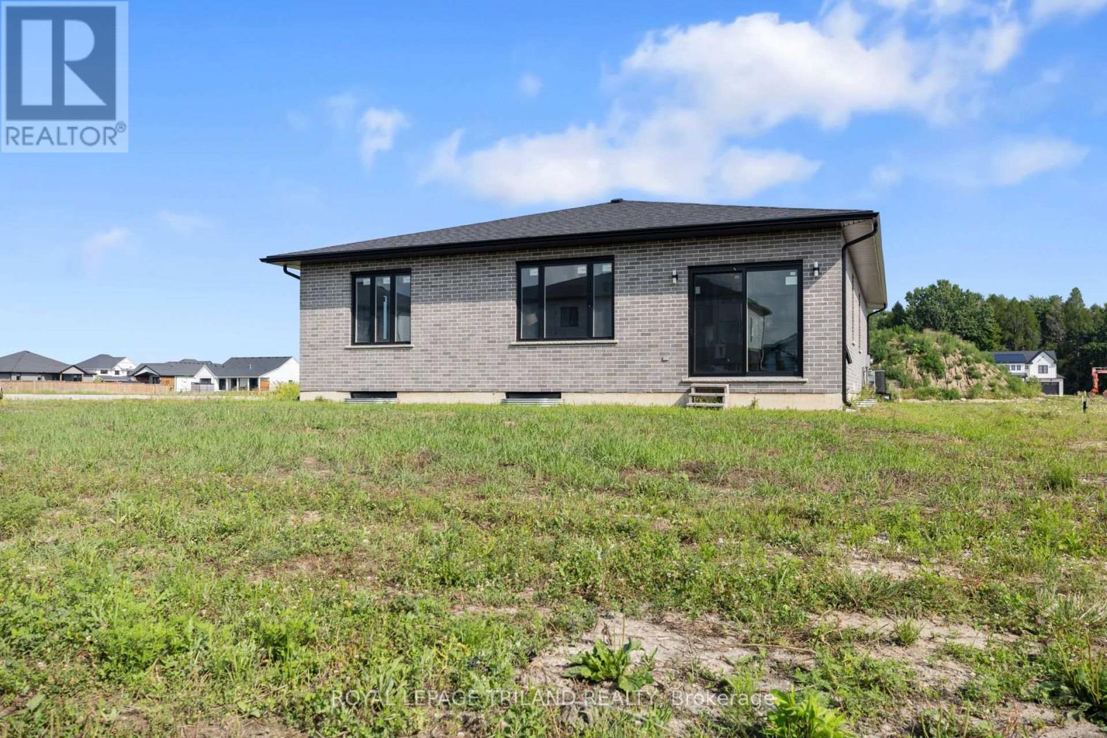 4 TITAN COURT - 29