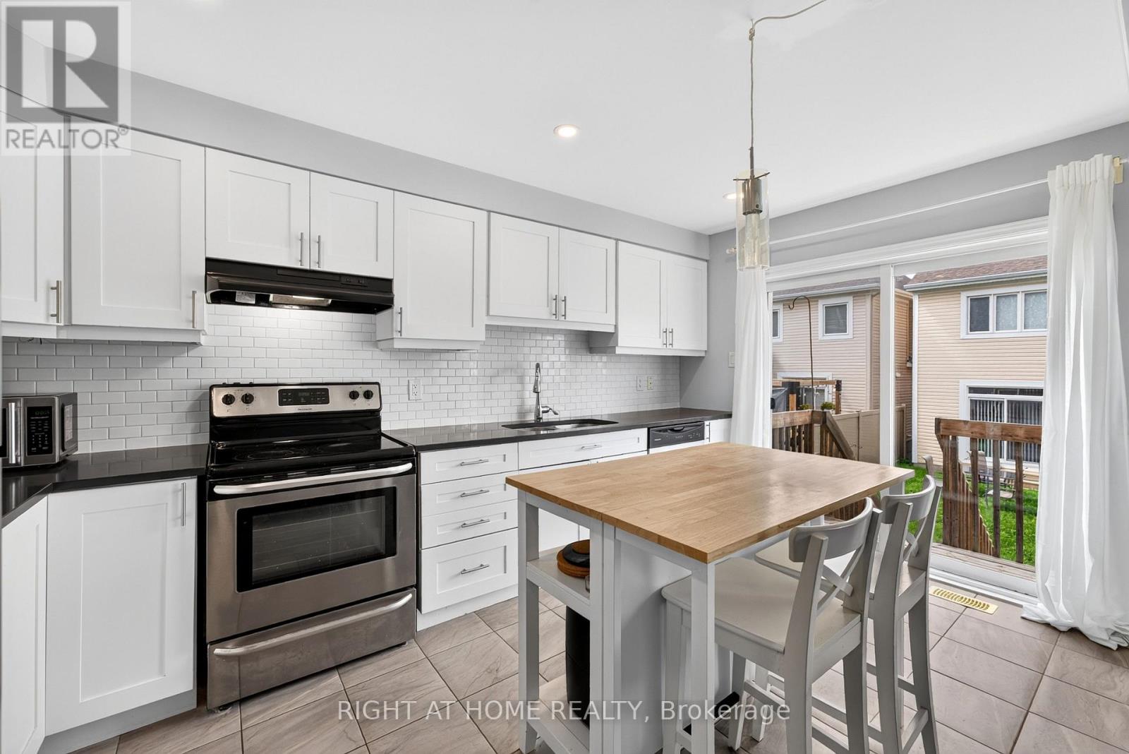 3 Bed, 3 Bath House for Rent in Ottawa – 116 CONIFER CREEK CIRCLE, Ottawa – MLS# X13653674 - Image 10