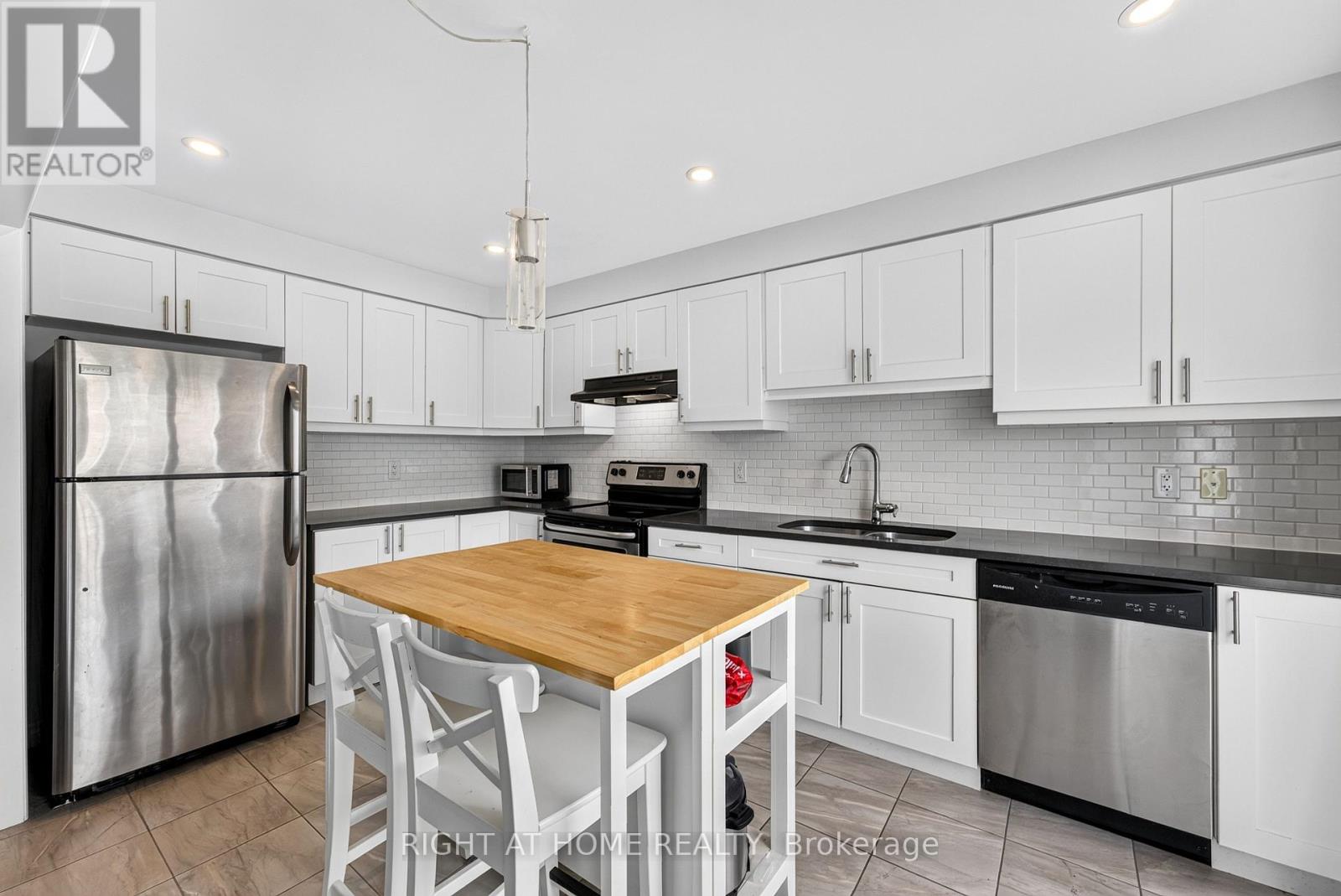 3 Bed, 3 Bath House for Rent in Ottawa – 116 CONIFER CREEK CIRCLE, Ottawa – MLS# X13653674 - Image 12