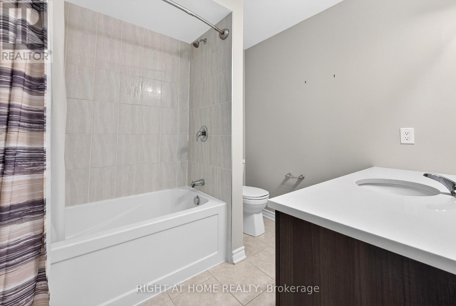 3 Bed, 3 Bath House for Rent in Ottawa – 116 CONIFER CREEK CIRCLE, Ottawa – MLS# X13653674 - Image 27