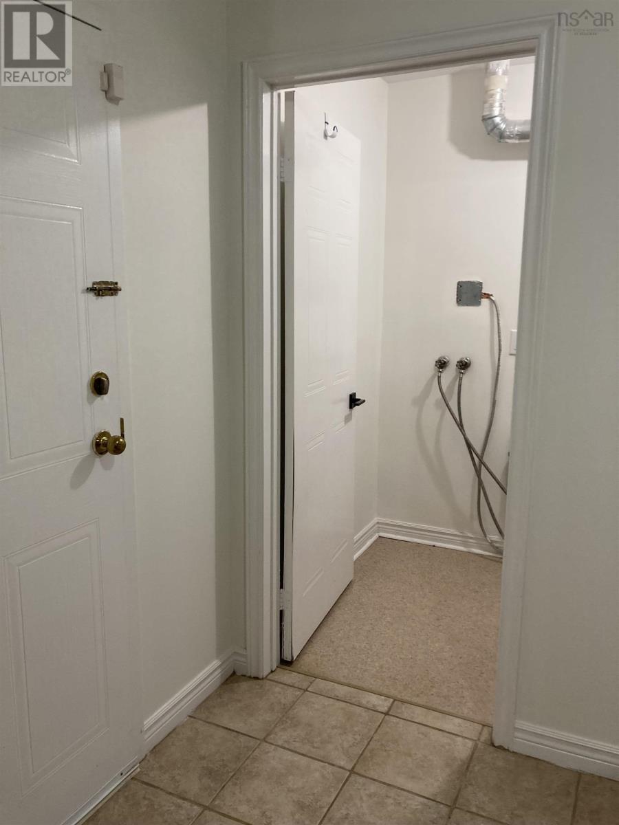 #103 15 Langbrae Drive - 14
