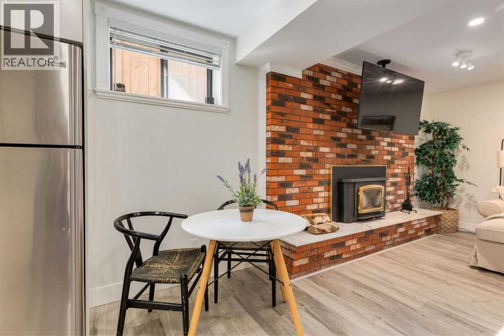 131 Thorncrest Road NW - 24