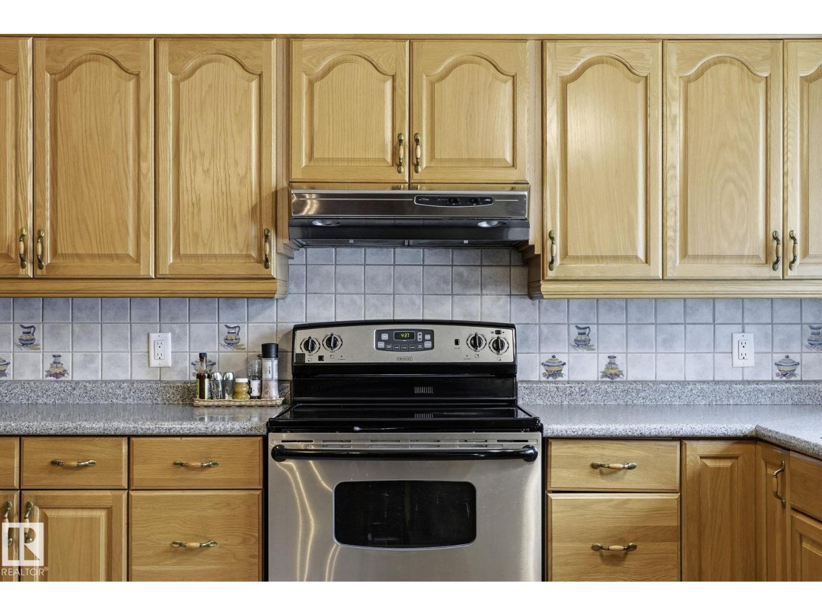 7 GRAHAM AV - Image 9
