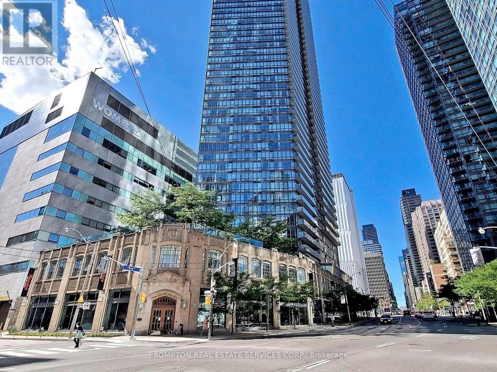 #905 832 BAY STREET - 1