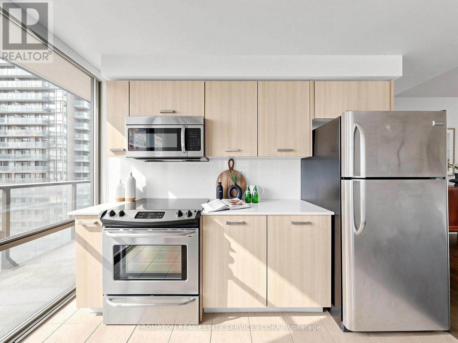 #905 832 BAY STREET - 11