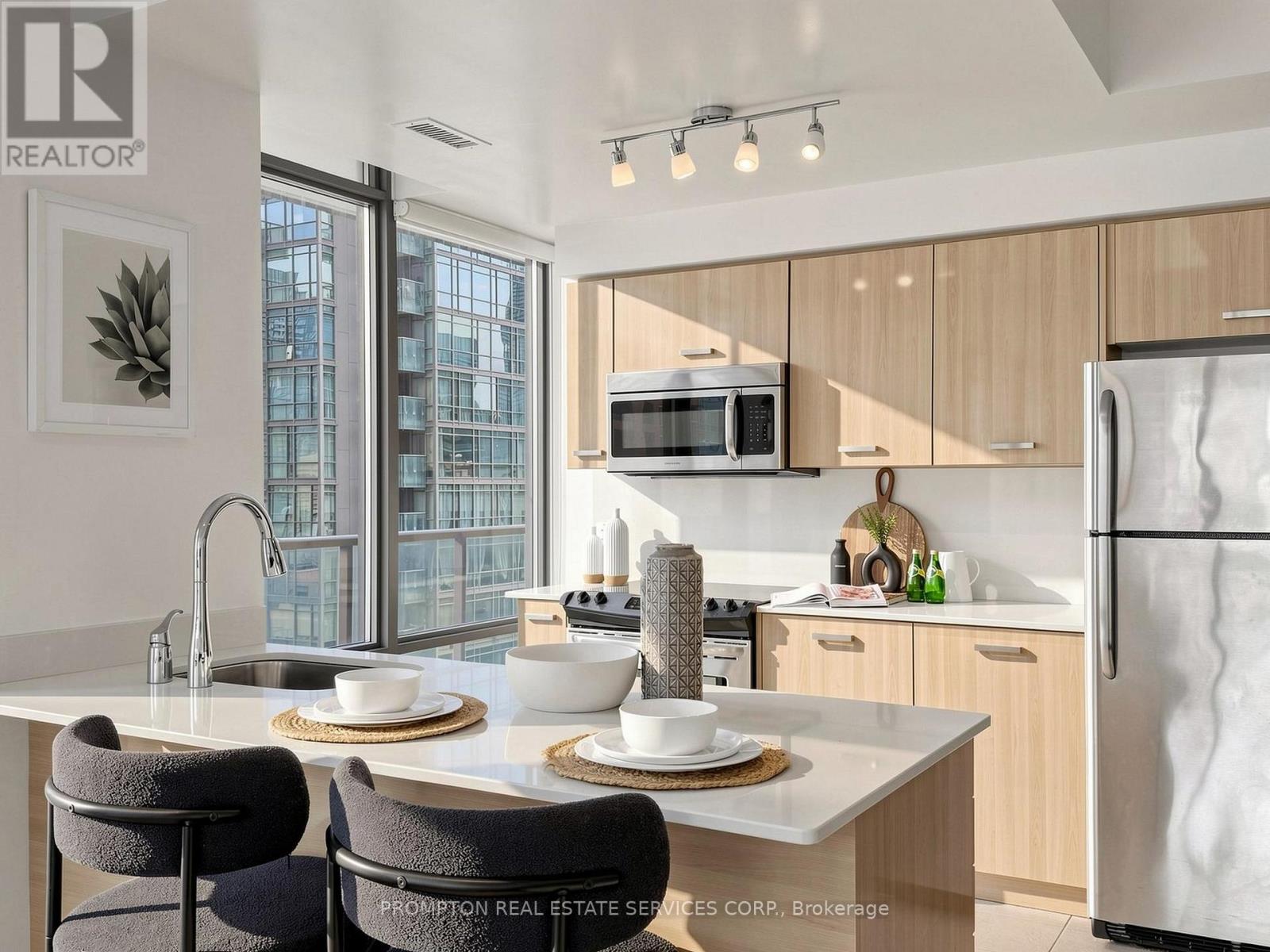 #905 832 BAY STREET - 12