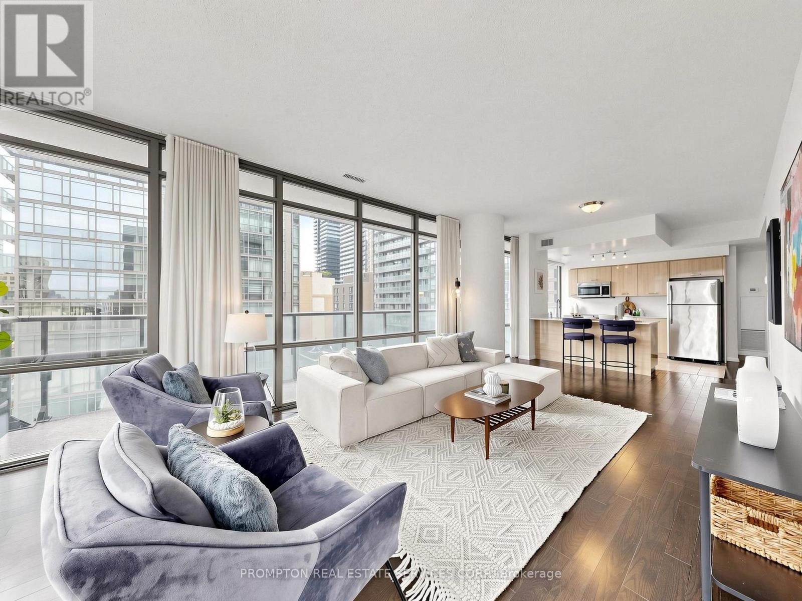 #905 832 BAY STREET - 2