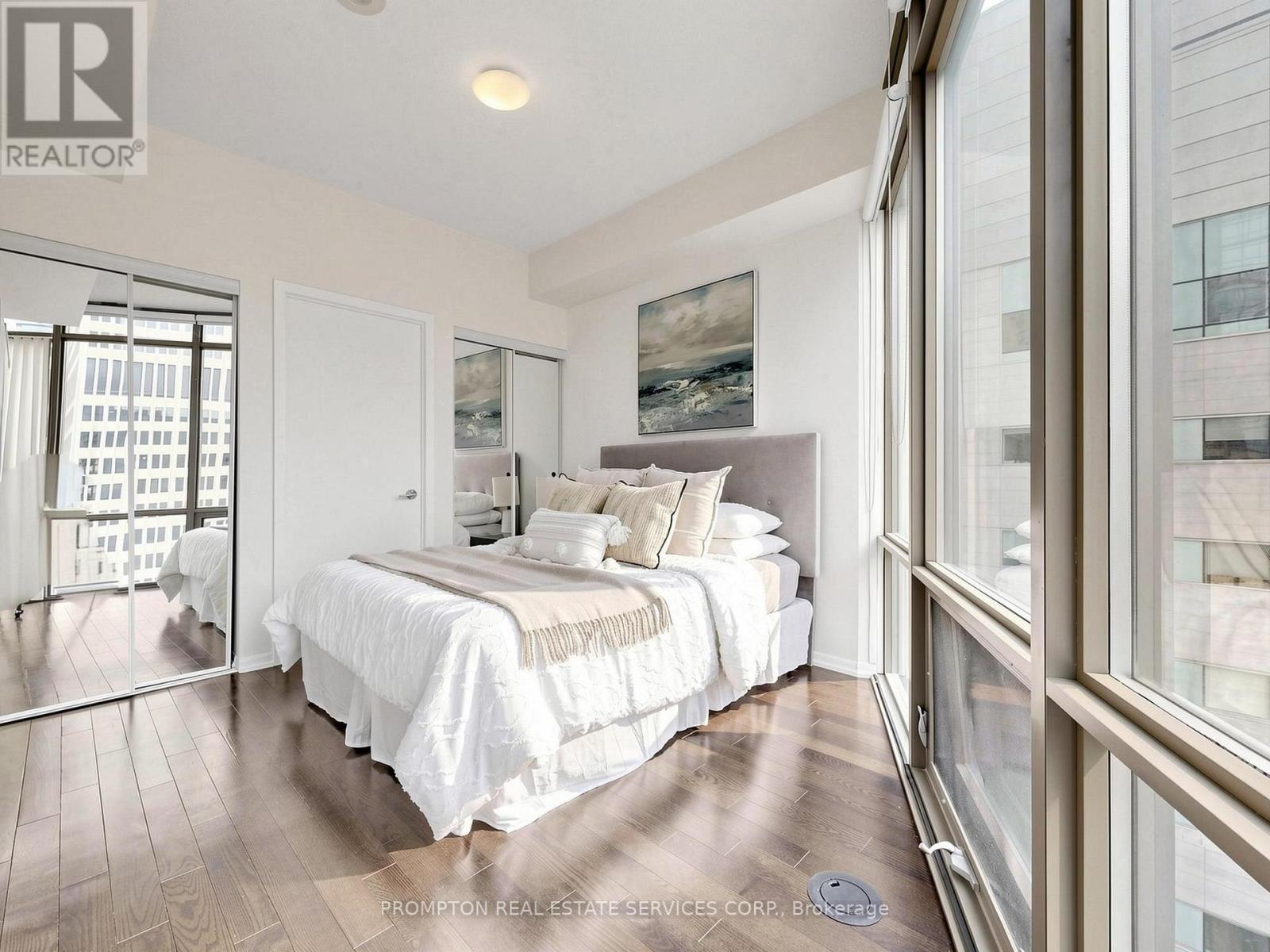 #905 832 BAY STREET - 20