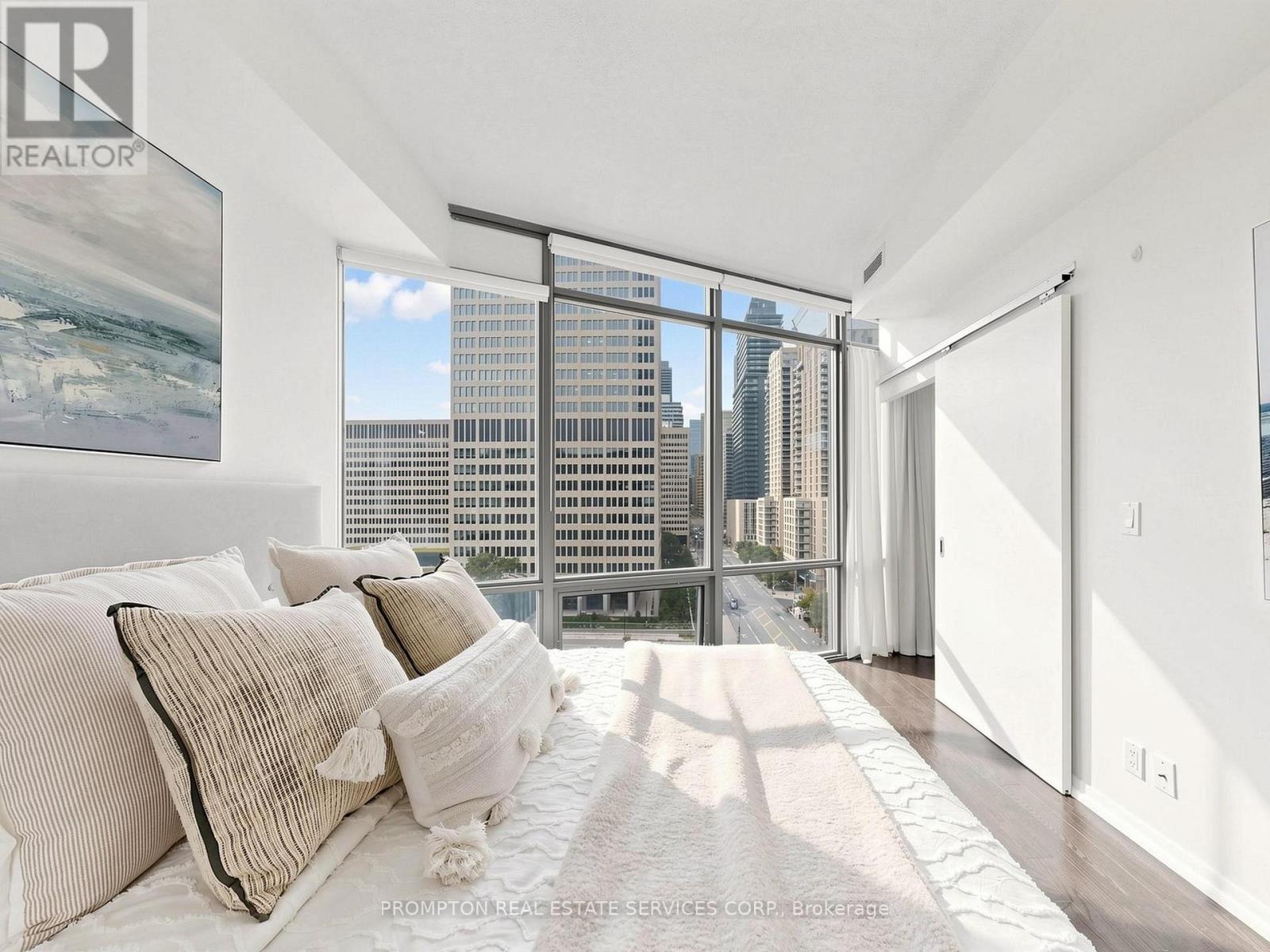 #905 832 BAY STREET - 22