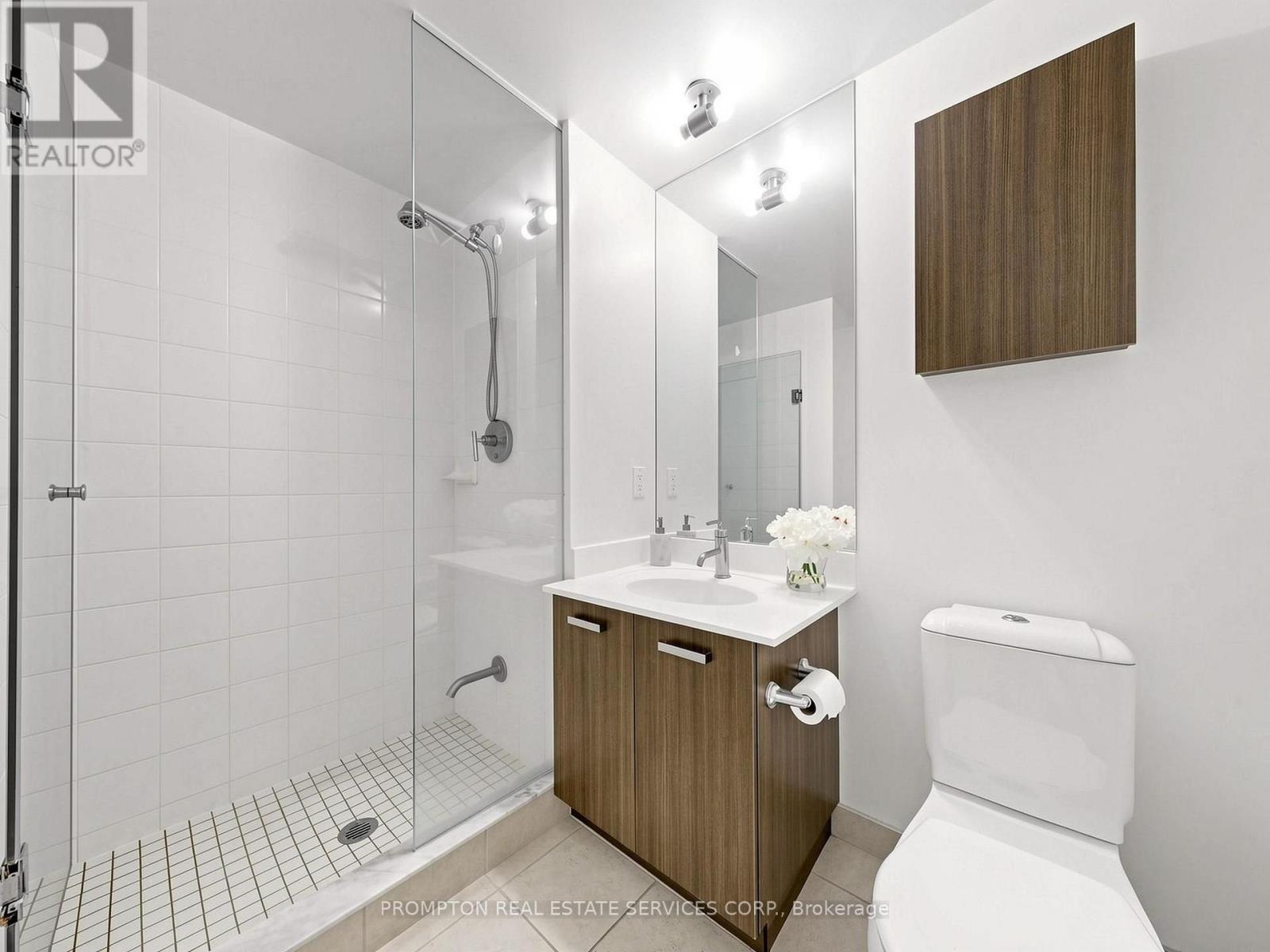#905 832 BAY STREET - 24