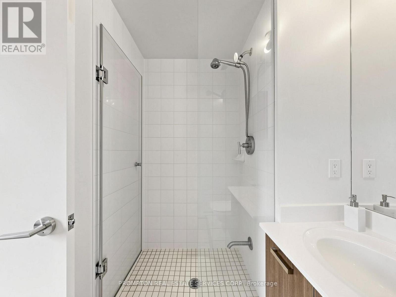 #905 832 BAY STREET - 25