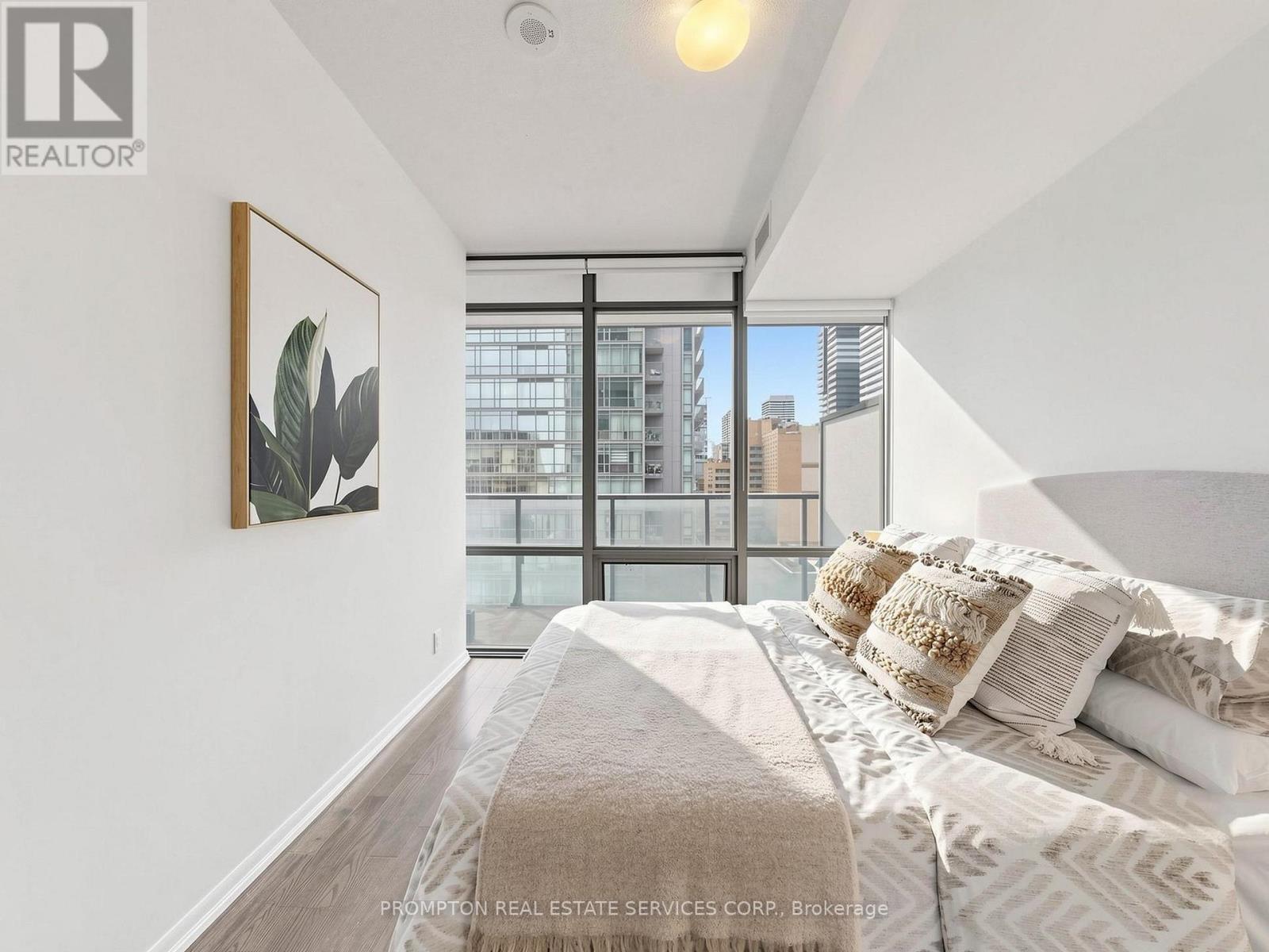 #905 832 BAY STREET - 29