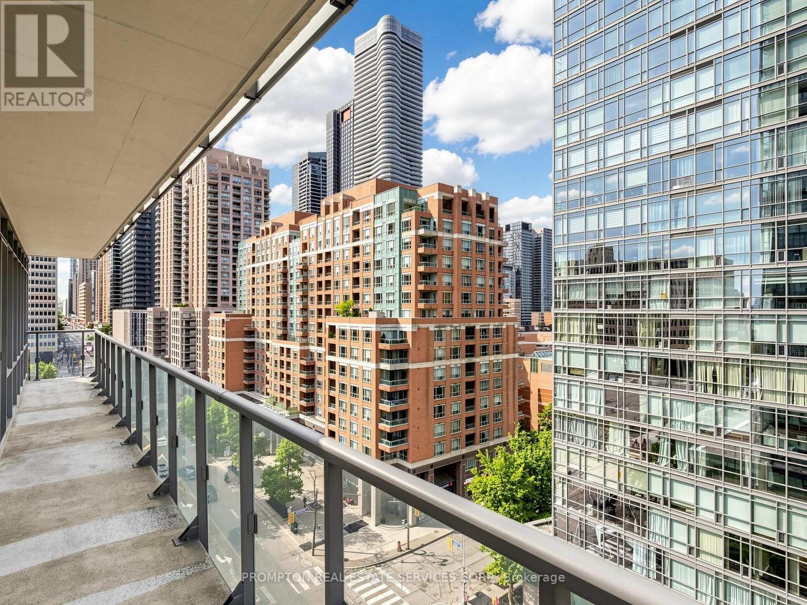 #905 832 BAY STREET - 33