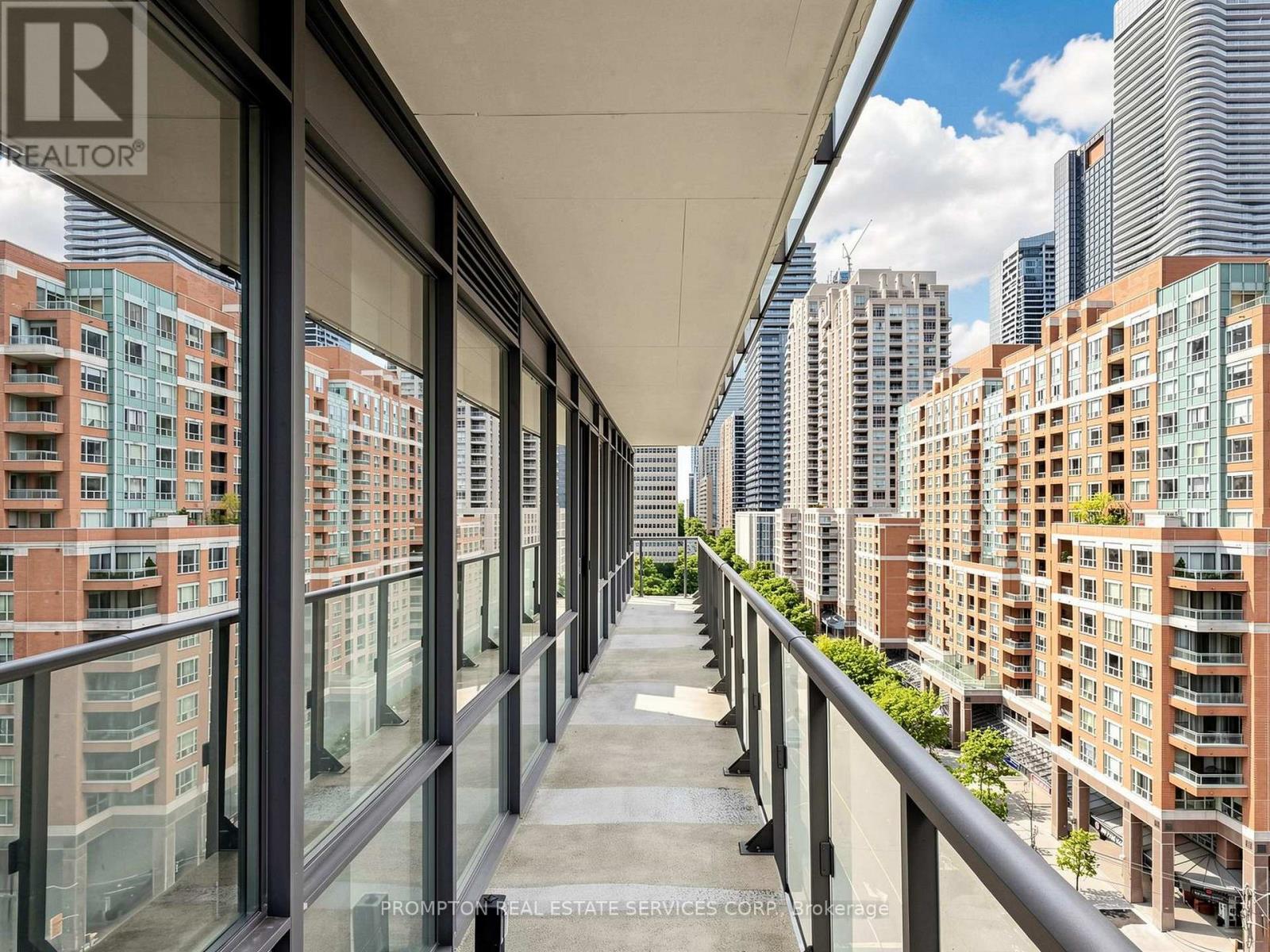 #905 832 BAY STREET - 34