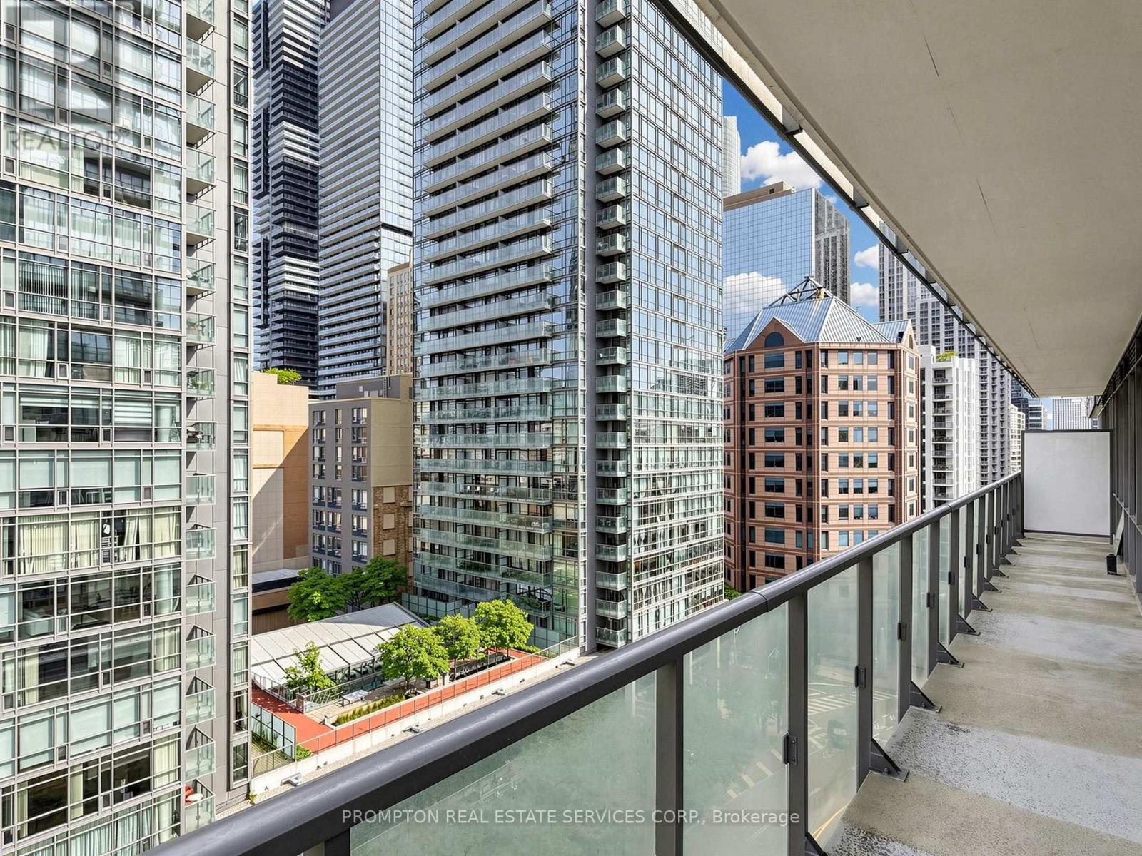 #905 832 BAY STREET - 35