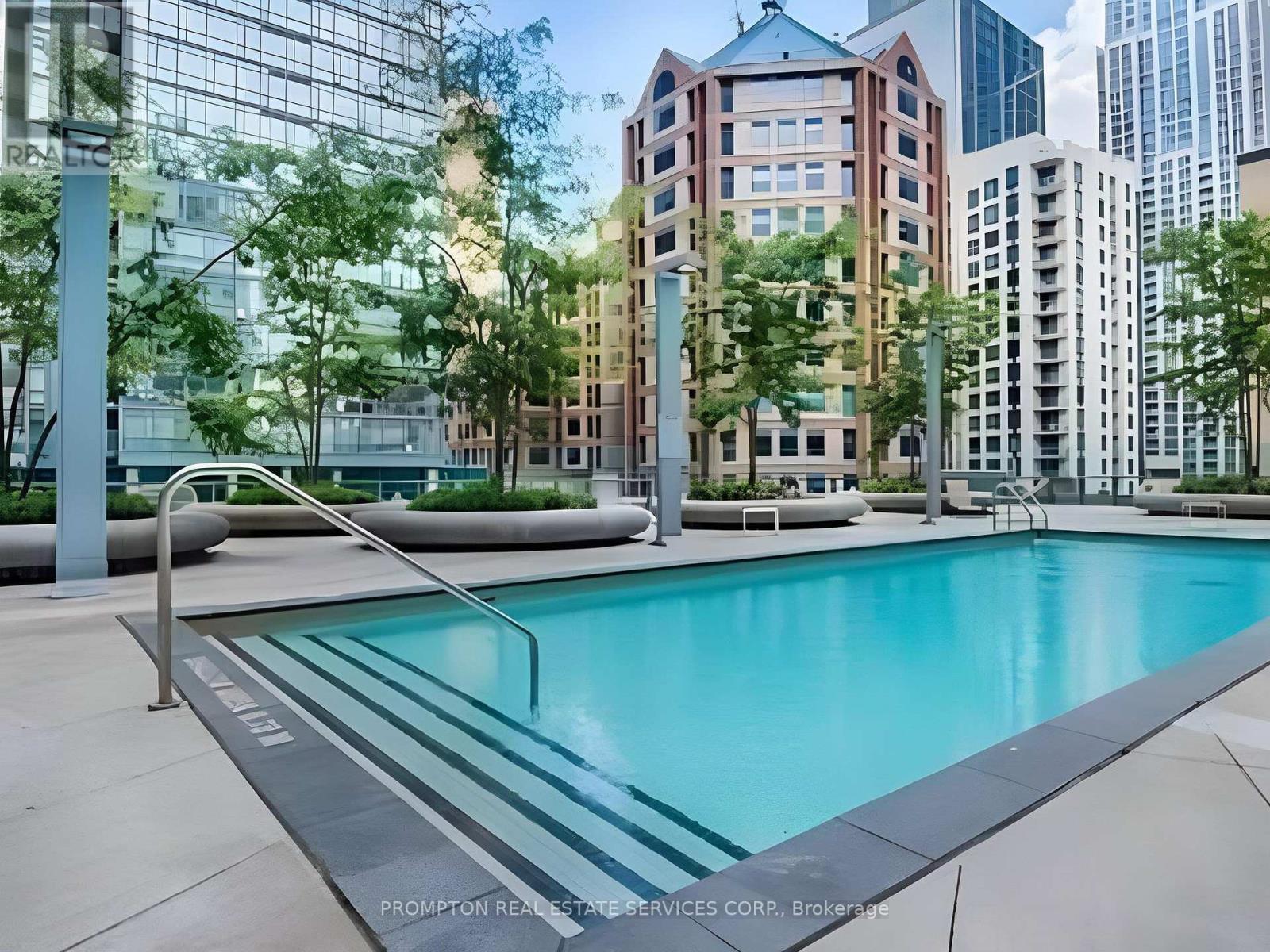 #905 832 BAY STREET - 45