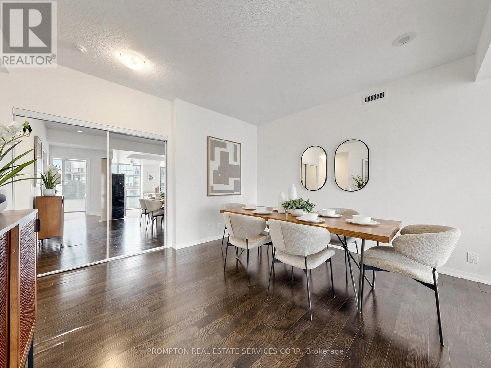 #905 832 BAY STREET - 5