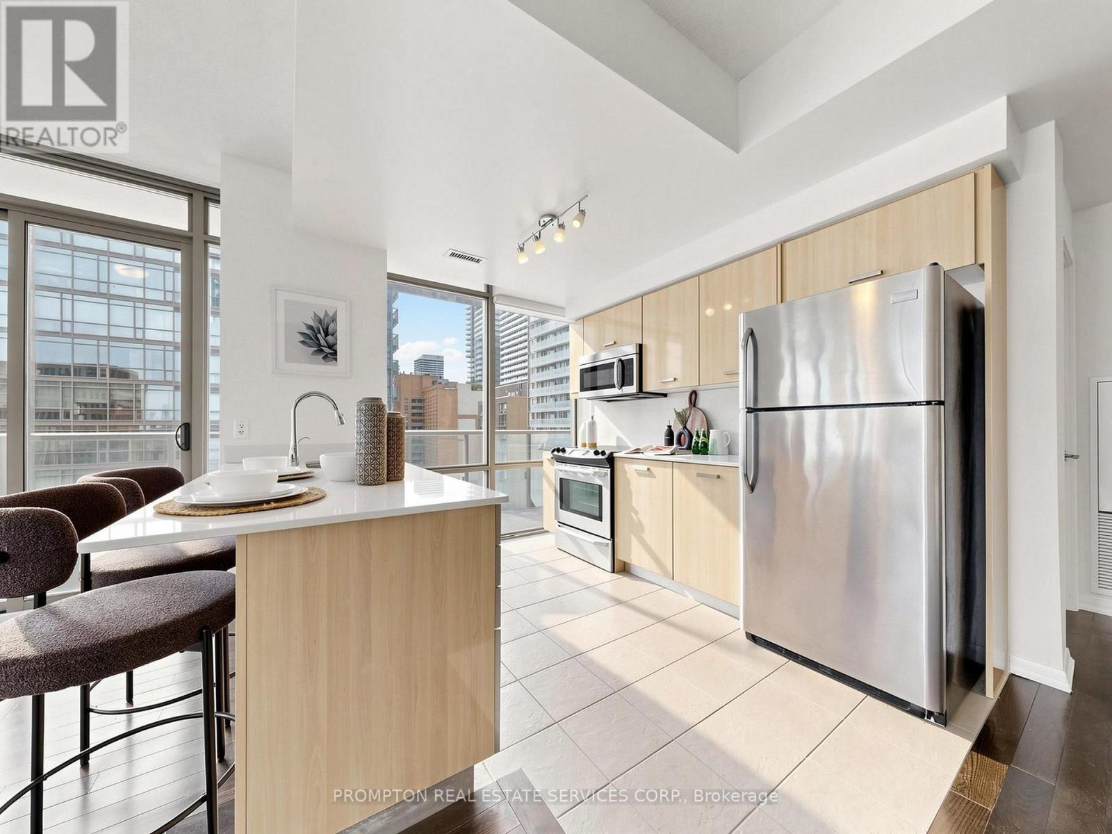 #905 832 BAY STREET - 8