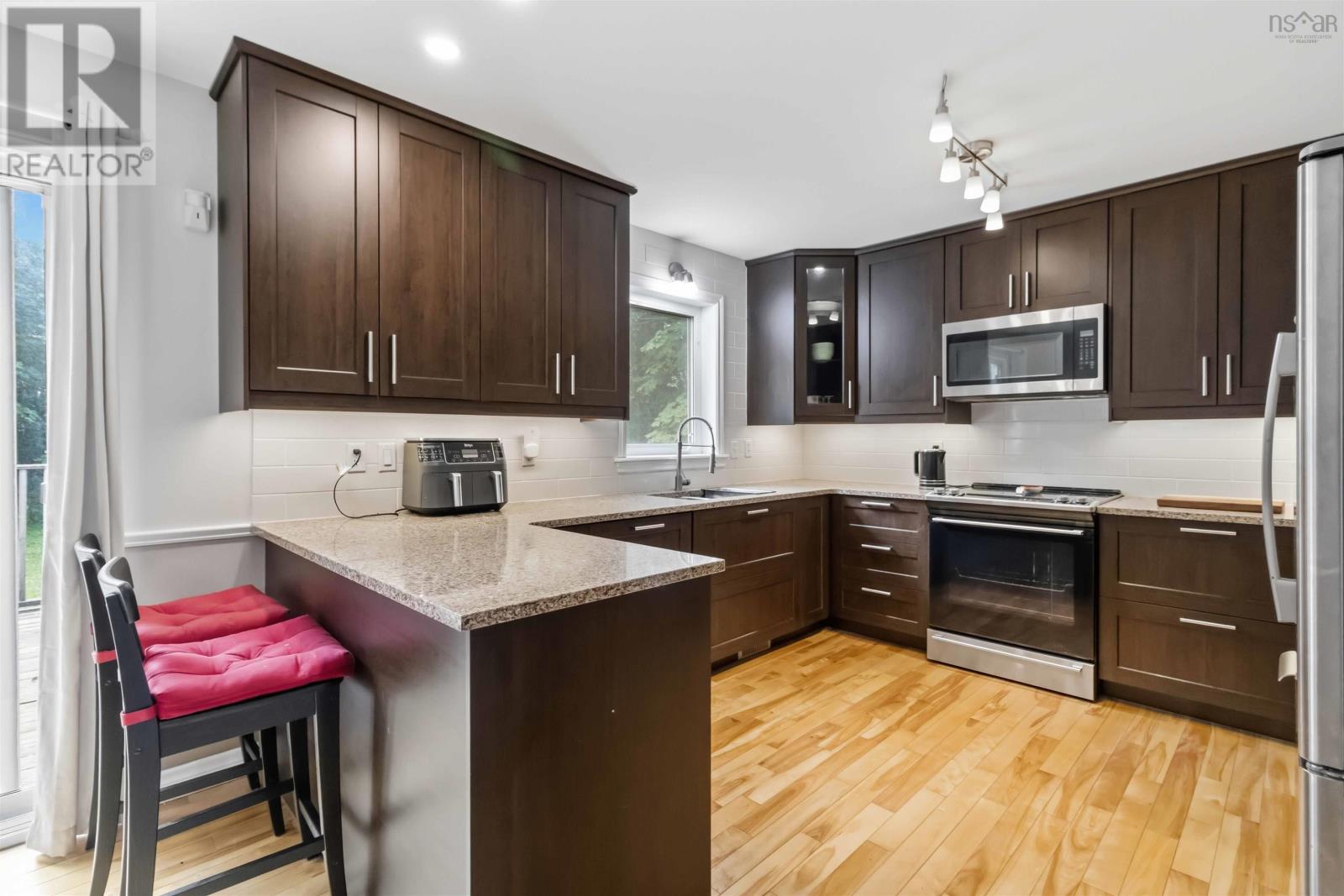 196 St. George Boulevard, Hammonds Plains — photo 3