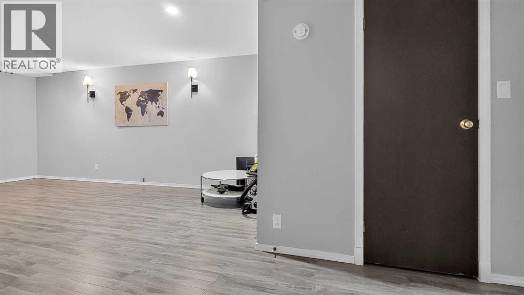 11114 92B Street - 35