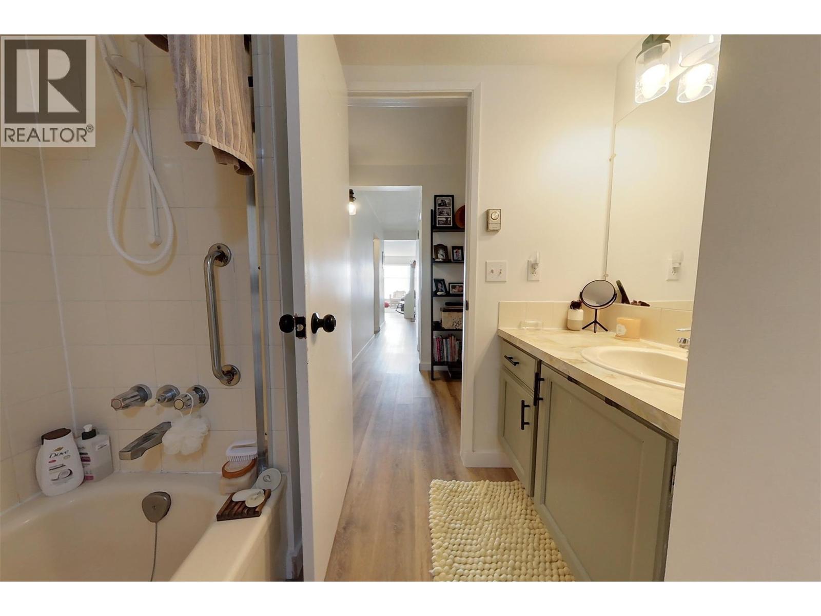 1740 Hillside Street photo 15