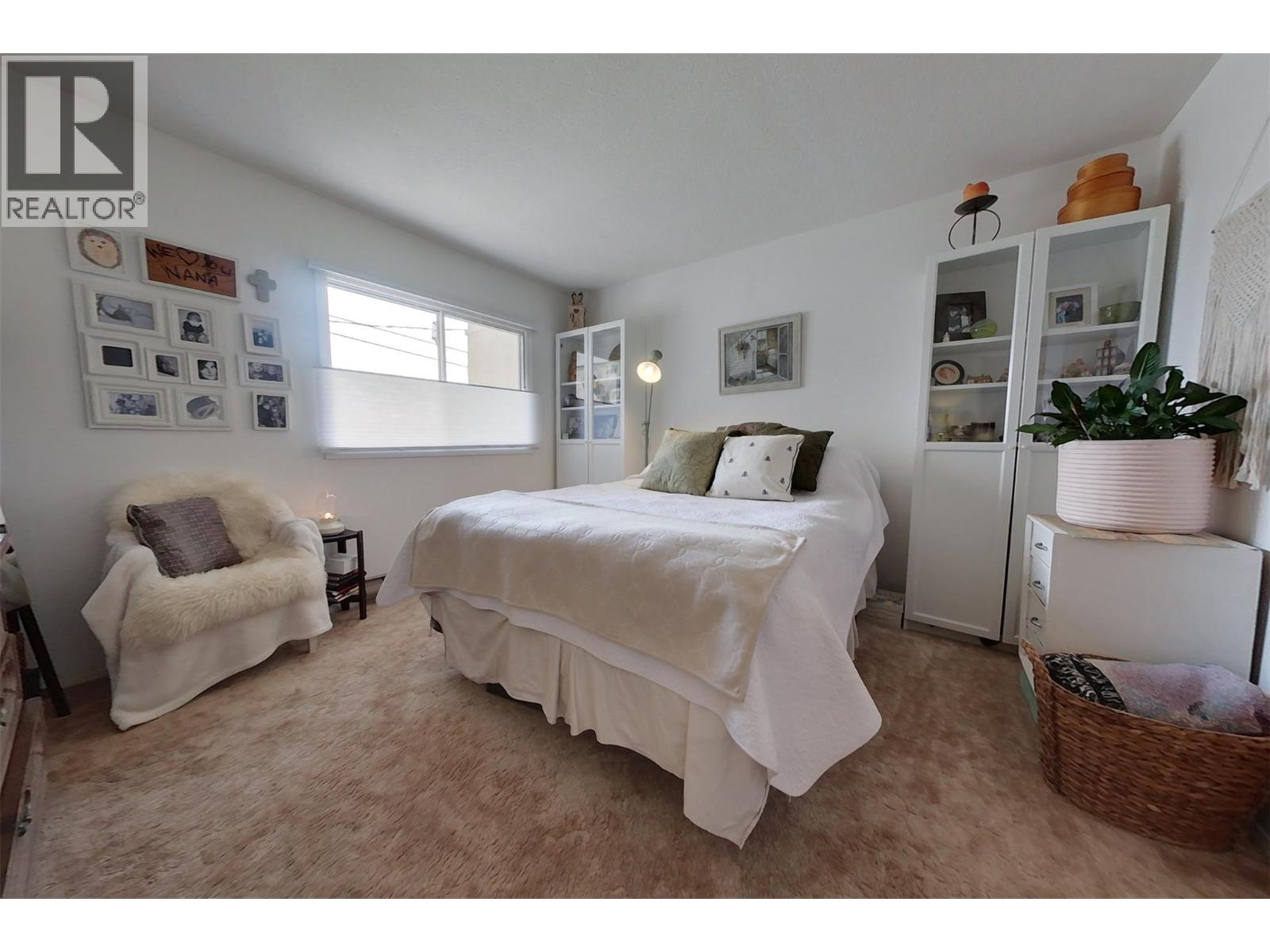 1740 Hillside Street photo 11