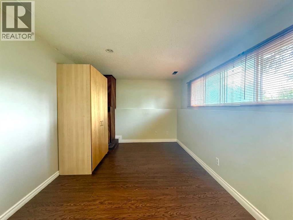 159 Laval Boulevard W - Image 35