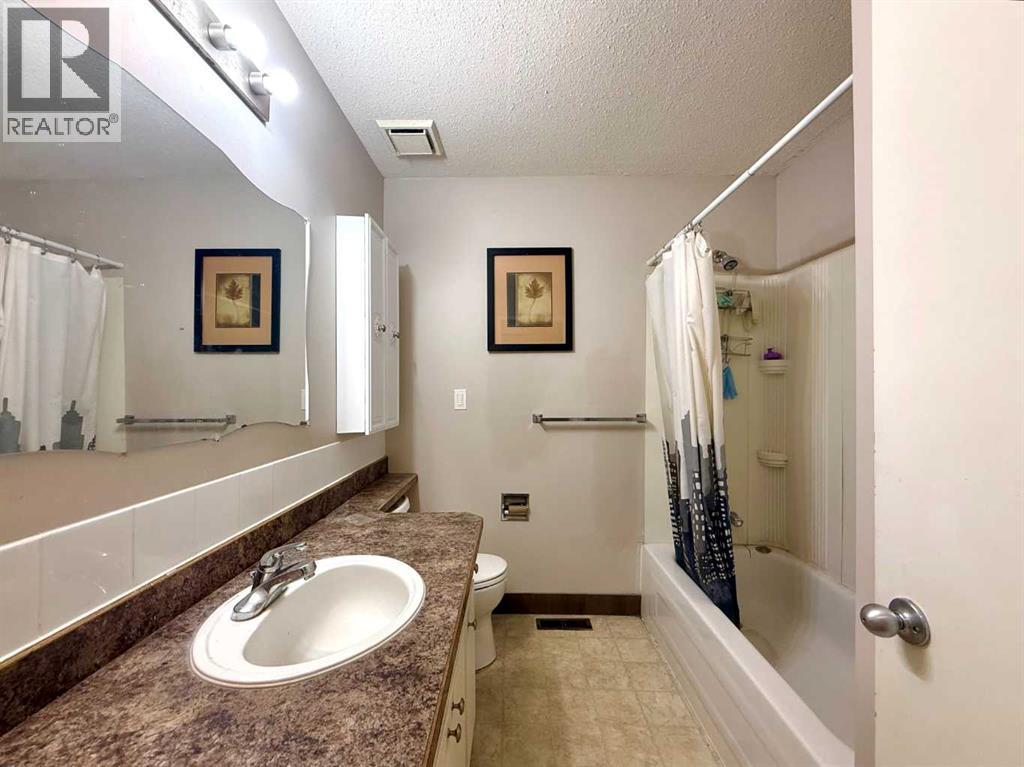 159 Laval Boulevard W - 25