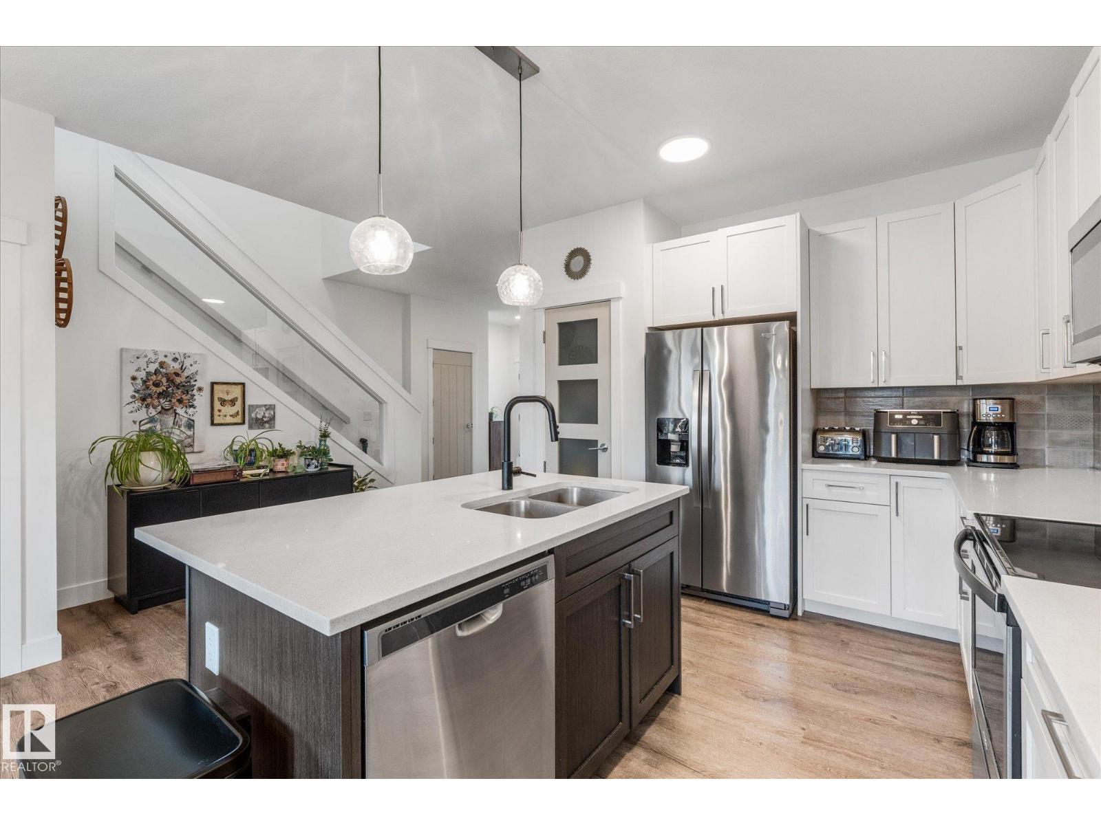 60 SPRUCE GARDENS CR - 11