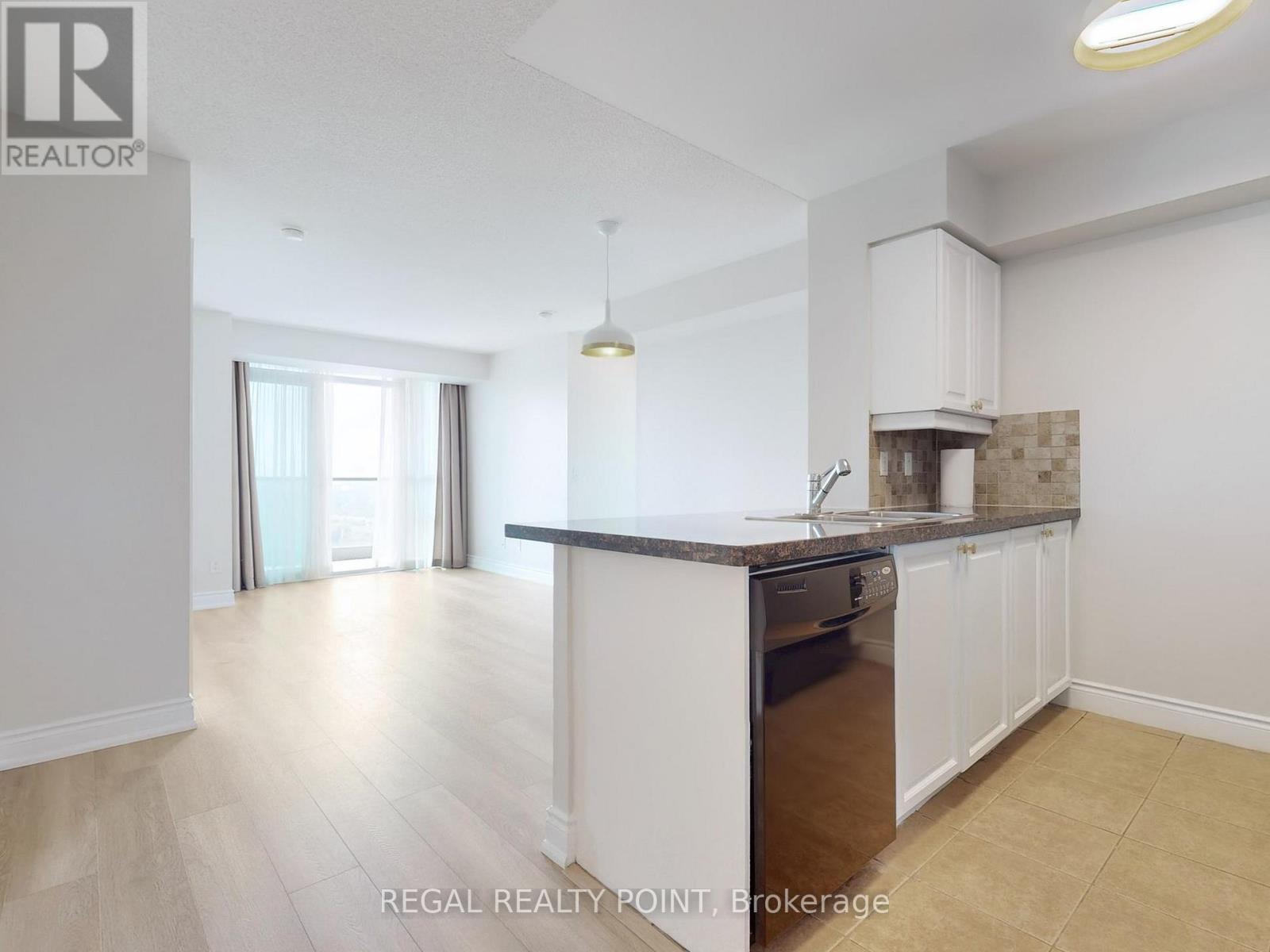 #2118 25 GREENVIEW AVENUE - 11