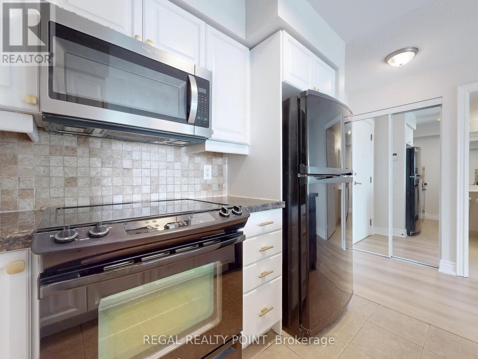 #2118 25 GREENVIEW AVENUE - 12
