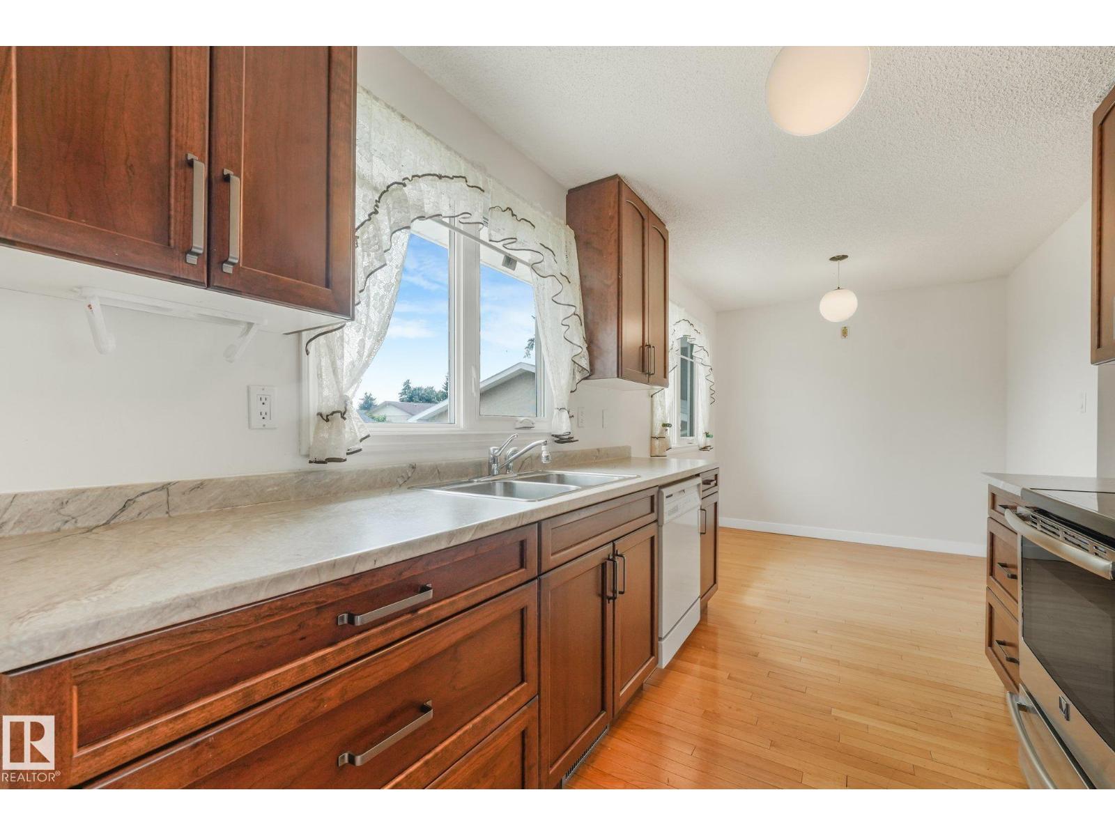 11415 149 AV NW - 10