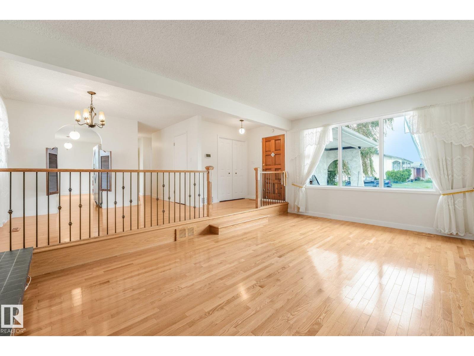 11415 149 AV NW - 6