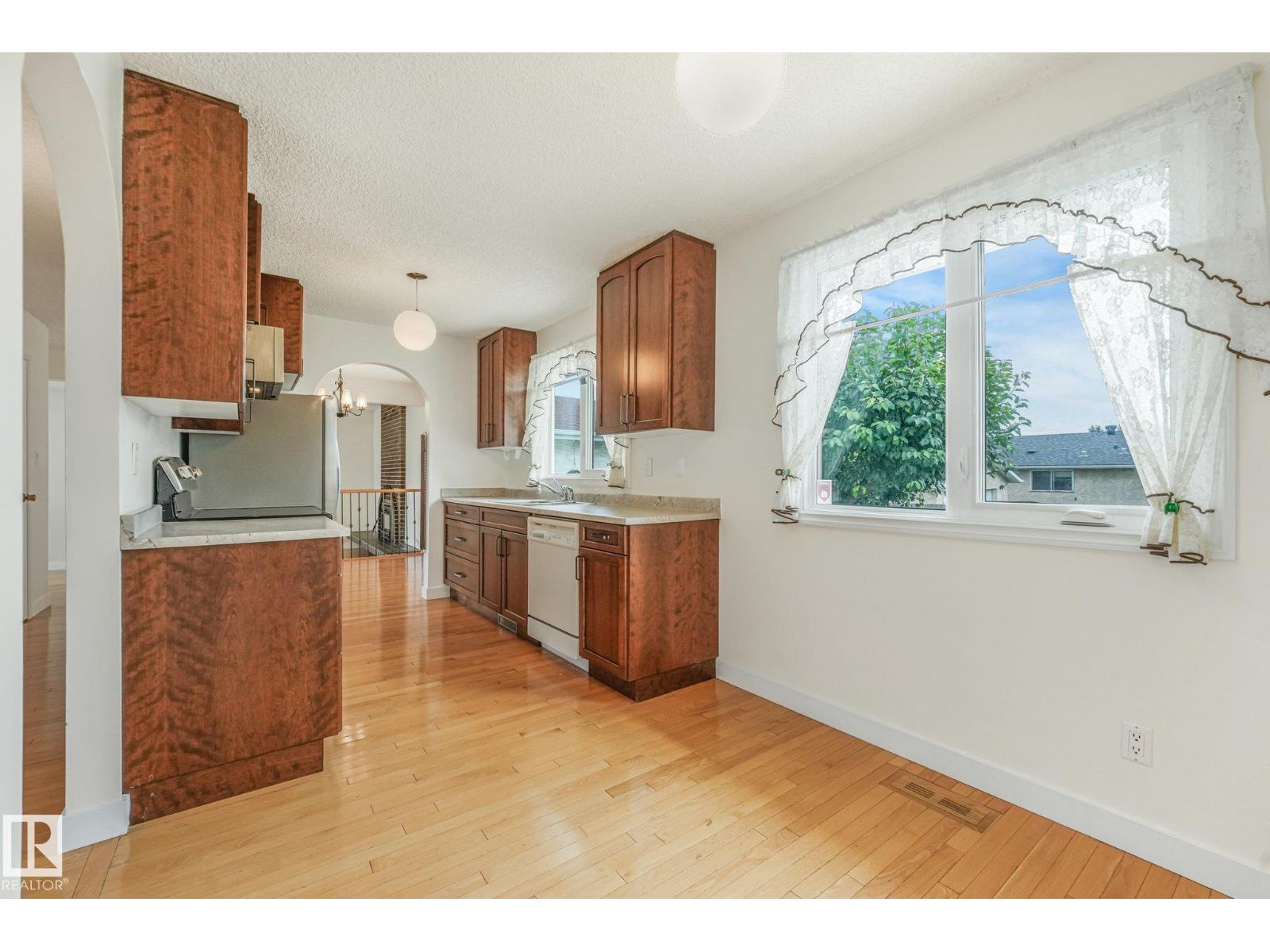 11415 149 AV NW - 13