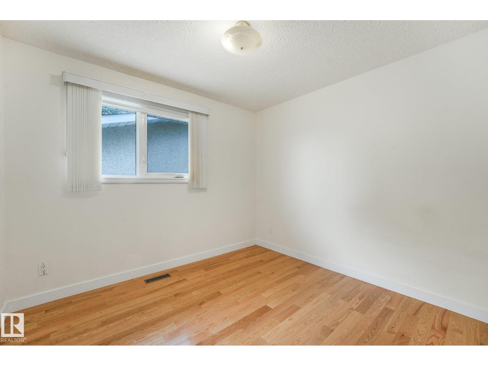 11415 149 AV NW - 17